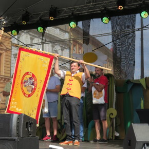 Přebírání spolkového praporu ZO ČSV Jaroměř, 2023