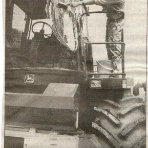 Fotka v Zemědělských novinách ze srpna 1995. Příprava na výstavu.